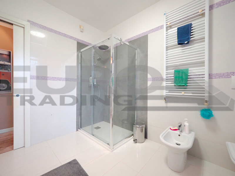 In una delle aree più piacevoli e curate di Zero Branco, proponiamo raffinato appartamento al pia...