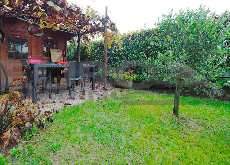 In una delle aree più piacevoli e curate di Zero Branco, proponiamo raffinato appartamento al pia...