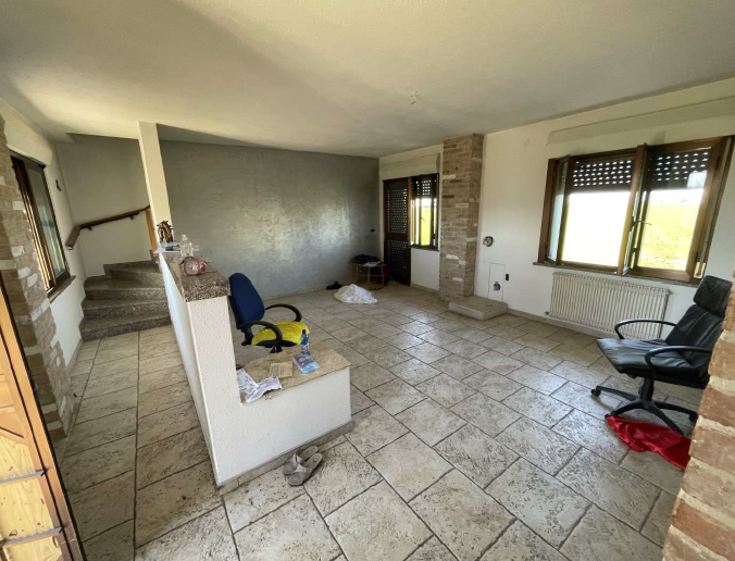 Rif. A.A.242-24

Vendita all'asta - abitazione di testa su 3 livelli con terreno in data 16 genna...