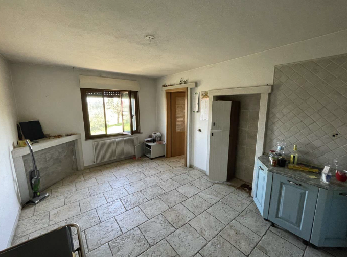 Rif. A.A.242-24

Vendita all'asta - abitazione di testa su 3 livelli con terreno in data 16 genna...