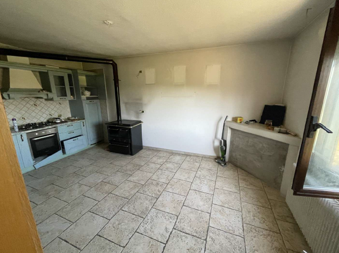 Rif. A.A.242-24

Vendita all'asta - abitazione di testa su 3 livelli con terreno in data 16 genna...