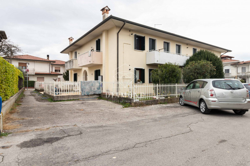 Onè di Fonte: per investimento: palazzina interamente locata con una rendita del 7% annuo.

La pa...