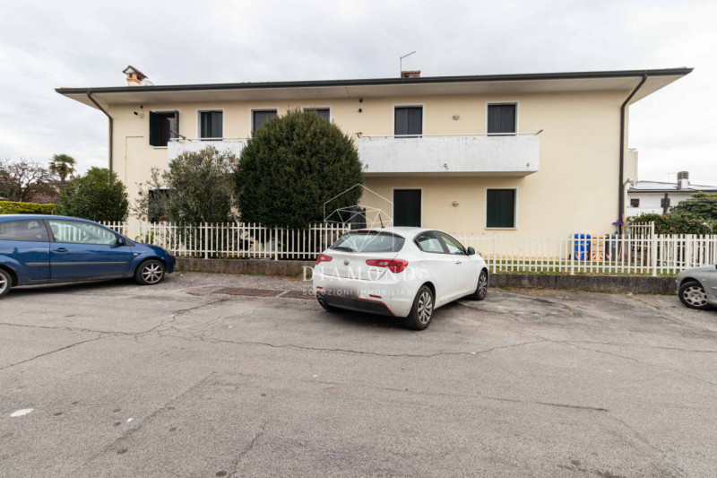 Onè di Fonte: per investimento: palazzina interamente locata con una rendita del 7% annuo.

La pa...