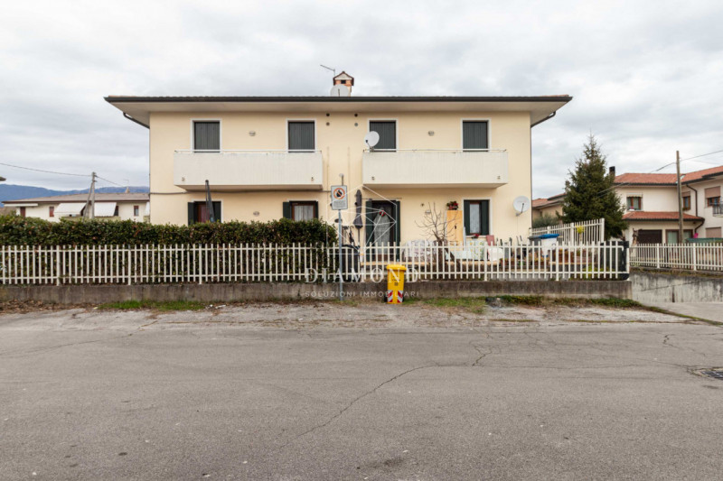 Onè di Fonte: per investimento: palazzina interamente locata con una rendita del 7% annuo.

La pa...