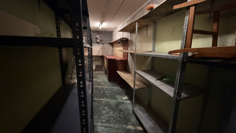 Scopri questo splendido appartamento trilocale situato al primo piano di una palazzina moderna in...