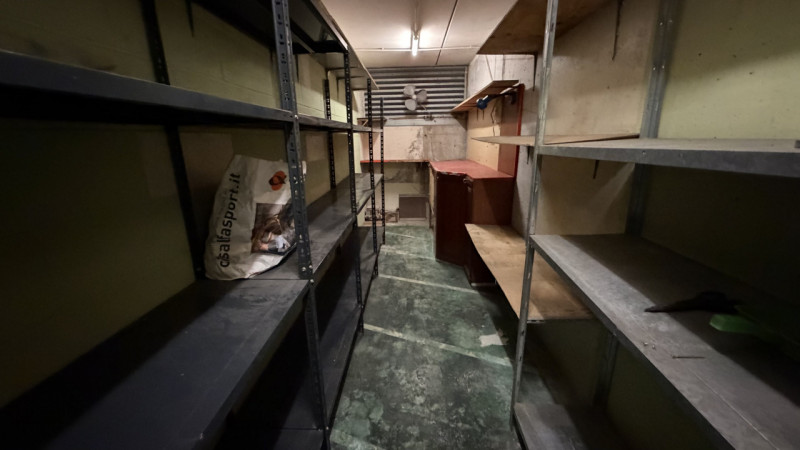 Scopri questo splendido appartamento trilocale situato al primo piano di una palazzina moderna in...