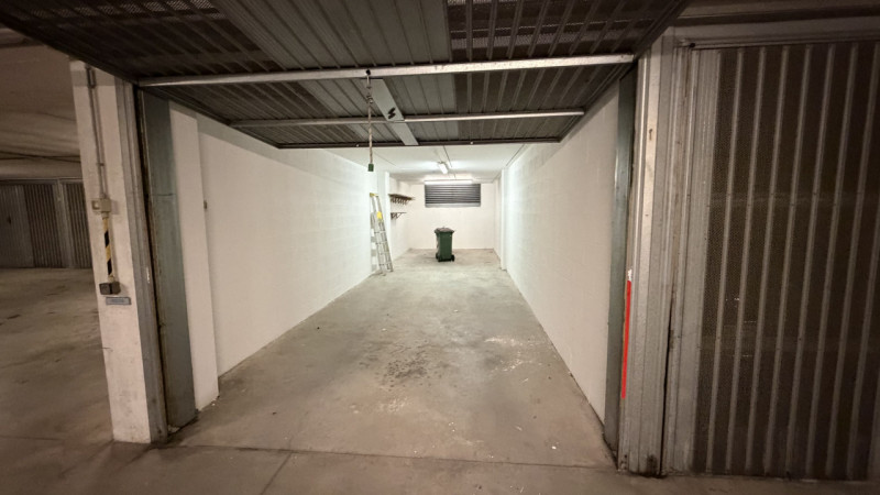 Scopri questo splendido appartamento trilocale situato al primo piano di una palazzina moderna in...