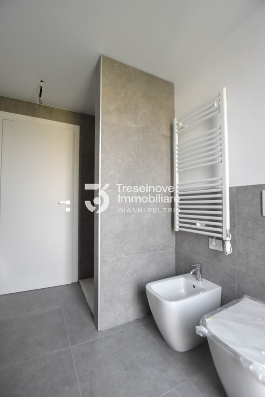 (Per INFO Feltrin ing. Gianni 3288349492) Proponiamo in vendita nuovo appartamento al primo piano...