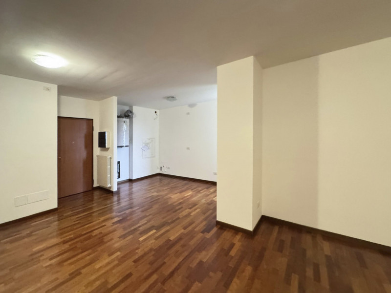 Al sesto piano di un moderno contesto residenziale, luminoso appartamento con vista aperta sul ve...