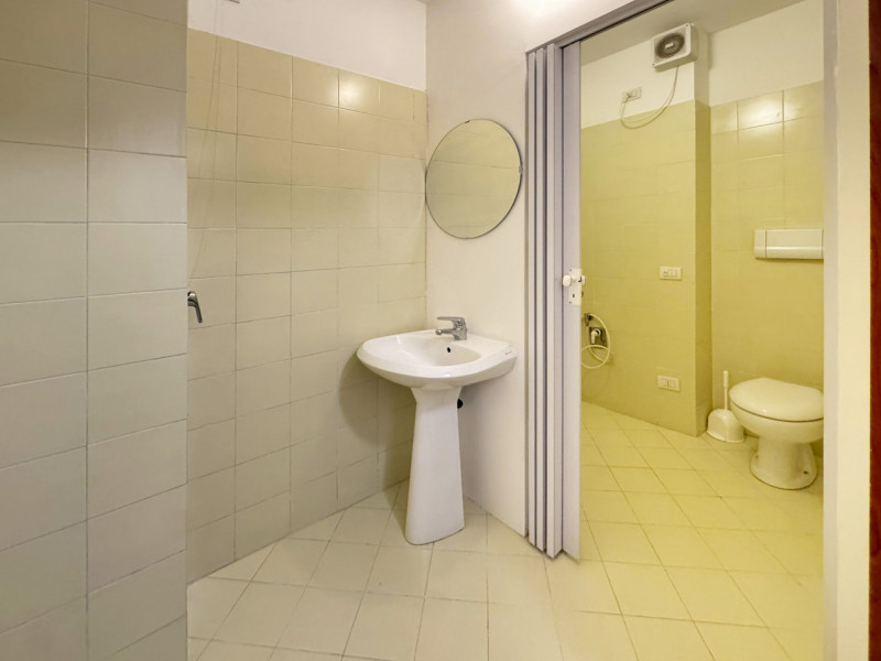 Al sesto piano di un moderno contesto residenziale, luminoso appartamento con vista aperta sul ve...