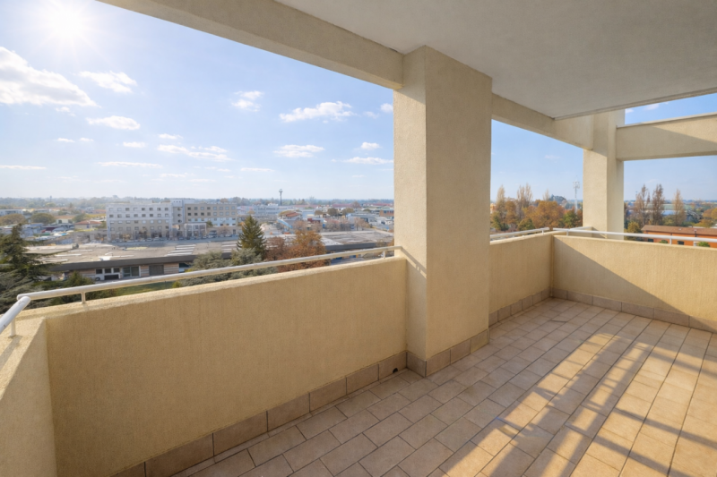 Al sesto piano di un moderno contesto residenziale, luminoso appartamento con vista aperta sul ve...