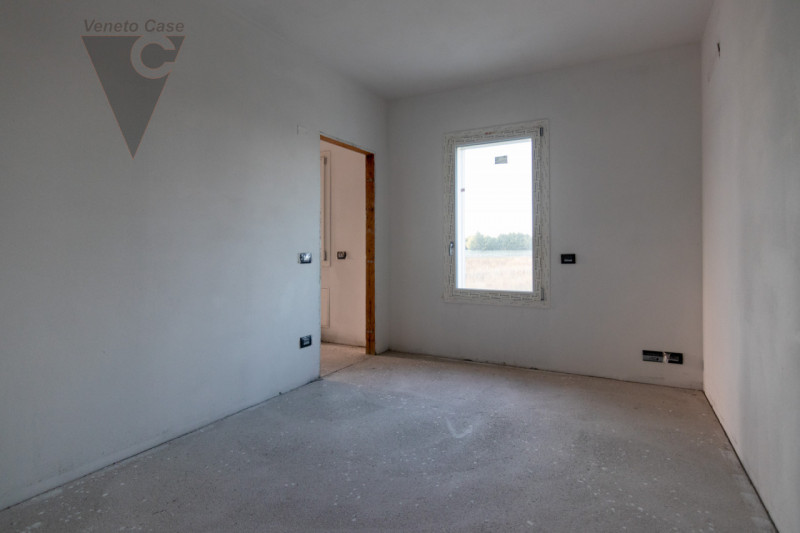 Fra Rio e Voltabarozzo su grande lotto di circa 1200 mq. mezza bifamiliare NUOVA dalle generose d...