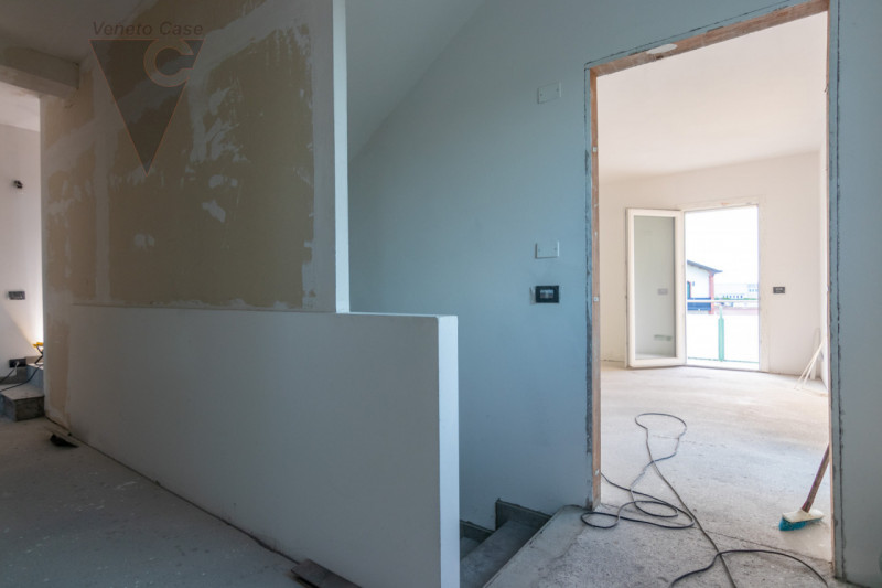 Fra Rio e Voltabarozzo su grande lotto di circa 1200 mq. mezza bifamiliare NUOVA dalle generose d...