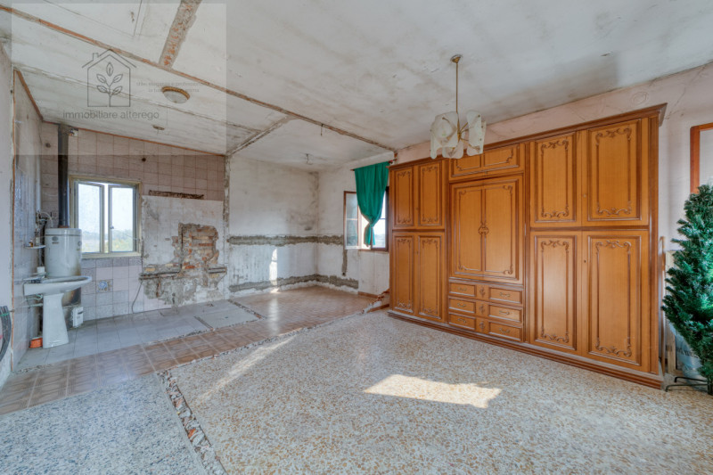 Nel comune di Piove di Sacco, in una delle zone più tranquille come la località Corte, proponiamo...