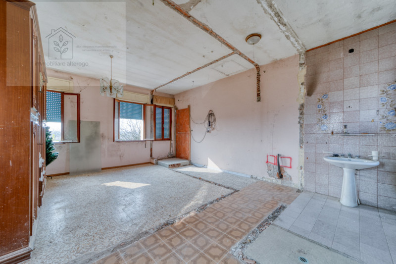 Nel comune di Piove di Sacco, in una delle zone più tranquille come la località Corte, proponiamo...