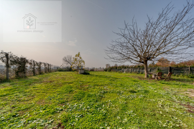 Nel comune di Piove di Sacco, in una delle zone più tranquille come la località Corte, proponiamo...