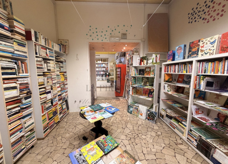 ABANO TERME (PD) NEGOZIO PER INVESTIMENTO
Proponiamo in vendita negozio con vetrina GIA' LOCATO, ...