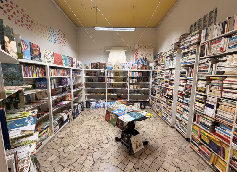 ABANO TERME (PD) NEGOZIO PER INVESTIMENTO
Proponiamo in vendita negozio con vetrina GIA' LOCATO, ...