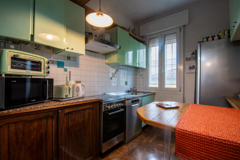 Nel cuore della rinomata zona Sant’Osvaldo a Padova, proponiamo in vendita appartamento in bifami...