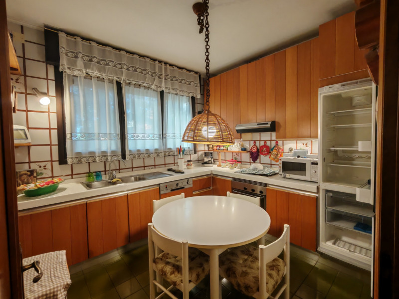 Vendesi :
Al Lido di Venezia, nella zona di Ca’ Bianca di fronte alla chiesa di San Ignazio, l’im...