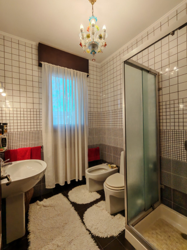 Vendesi :
Al Lido di Venezia, nella zona di Ca’ Bianca di fronte alla chiesa di San Ignazio, l’im...