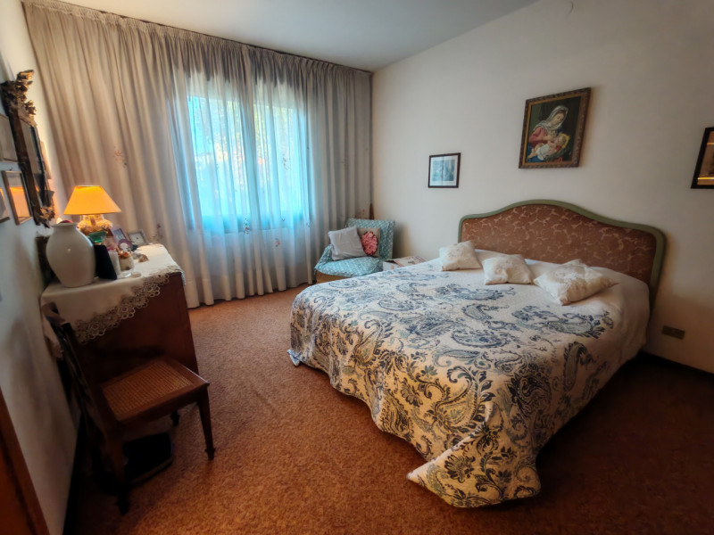 Vendesi :
Al Lido di Venezia, nella zona di Ca’ Bianca di fronte alla chiesa di San Ignazio, l’im...