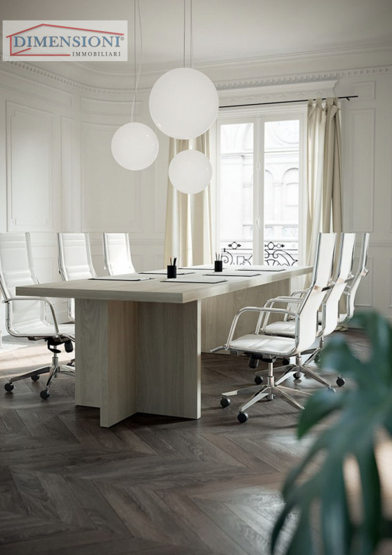 ABANO TERME in posizione centrale e ben servita proponiamo ufficio di ampia metratura (136 mq) al...