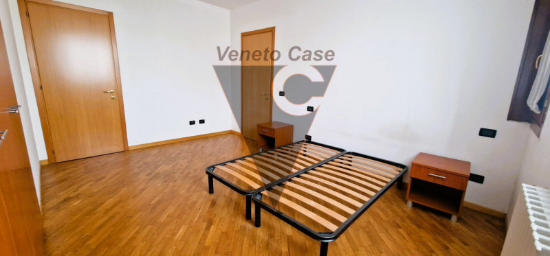 Nel cuore del paese, proponiamo appartamento di circa 100 mq sviluppato su 2 livelli. L' immobile...