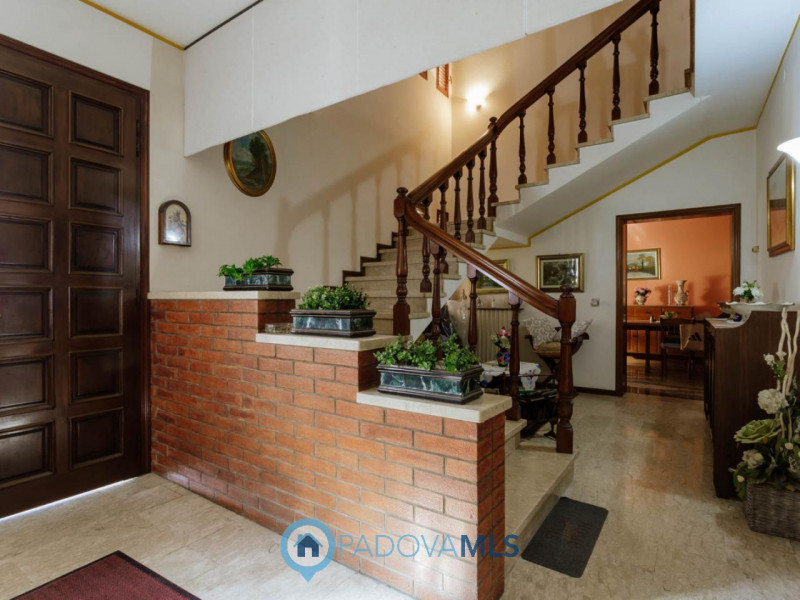 Immobile in esclusiva al Gruppo Padova MLS
In una tranquilla zona di campagna ad Agna, non distan...