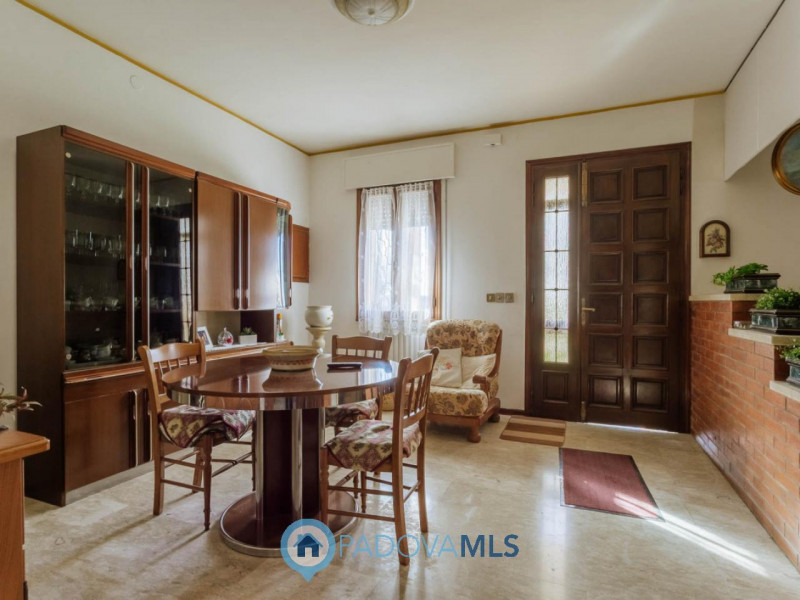 Immobile in esclusiva al Gruppo Padova MLS
In una tranquilla zona di campagna ad Agna, non distan...