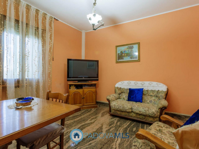 Immobile in esclusiva al Gruppo Padova MLS
In una tranquilla zona di campagna ad Agna, non distan...