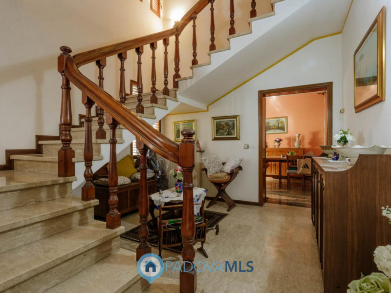 Immobile in esclusiva al Gruppo Padova MLS
In una tranquilla zona di campagna ad Agna, non distan...