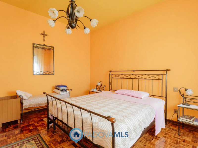 Immobile in esclusiva al Gruppo Padova MLS
In una tranquilla zona di campagna ad Agna, non distan...