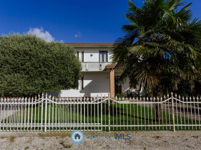 Immobile in esclusiva al Gruppo Padova MLS
In una tranquilla zona di campagna ad Agna, non distan...