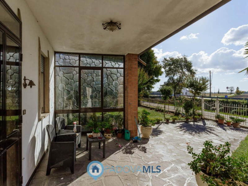 Immobile in esclusiva al Gruppo Padova MLS
In una tranquilla zona di campagna ad Agna, non distan...