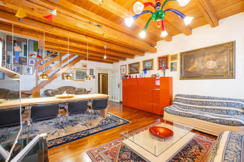 Ad un passo dalle mura cittadine, in un contesto esclusivo e prestigioso, PORZIONE DI BIFAMILIARE...