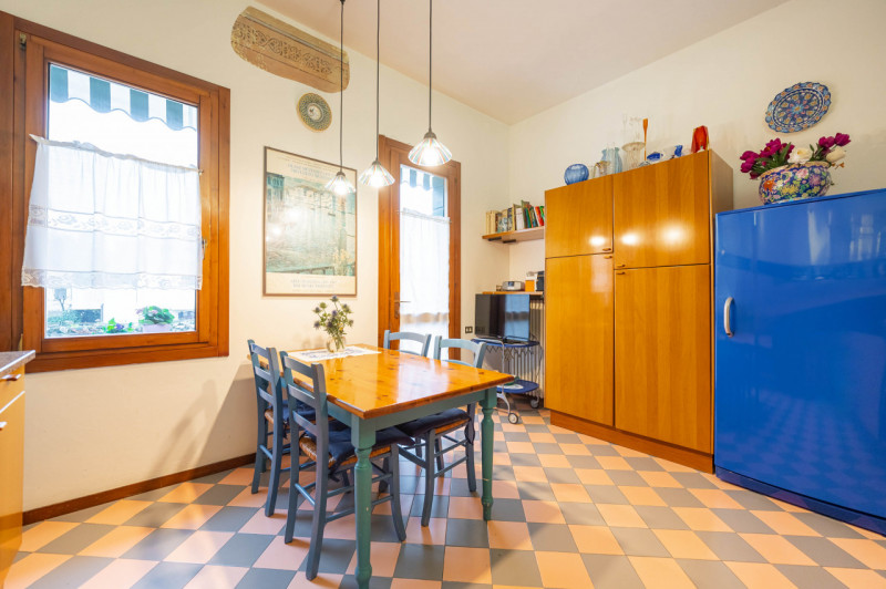 Ad un passo dalle mura cittadine, in un contesto esclusivo e prestigioso, PORZIONE DI BIFAMILIARE...