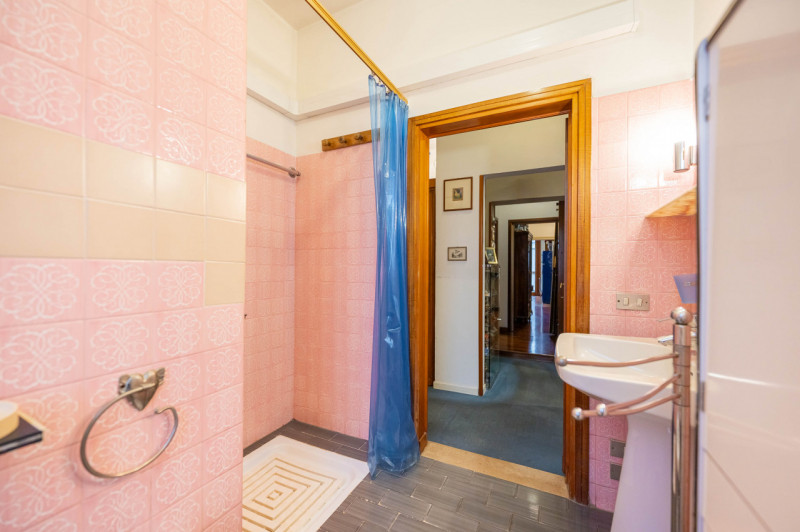 Ad un passo dalle mura cittadine, in un contesto esclusivo e prestigioso, PORZIONE DI BIFAMILIARE...