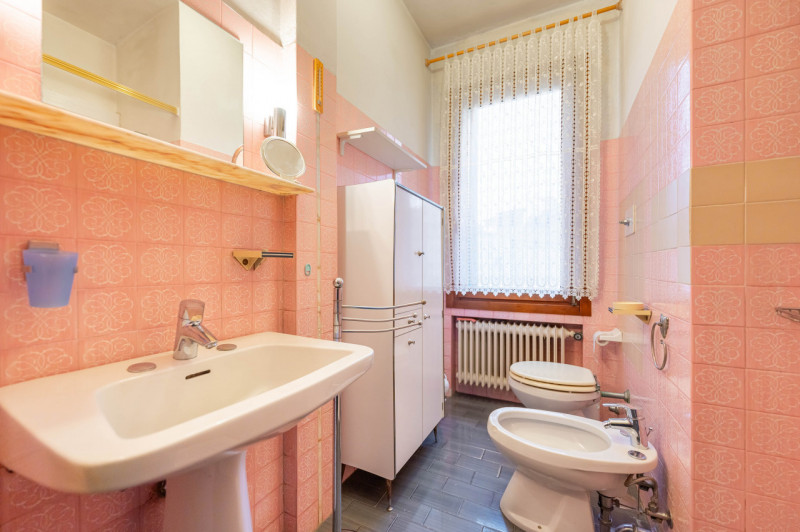 Ad un passo dalle mura cittadine, in un contesto esclusivo e prestigioso, PORZIONE DI BIFAMILIARE...