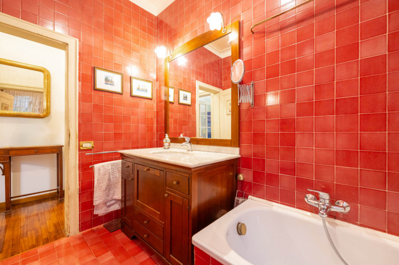 Ad un passo dalle mura cittadine, in un contesto esclusivo e prestigioso, PORZIONE DI BIFAMILIARE...