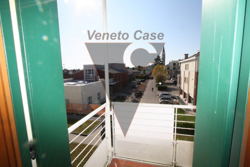 Nel cuore del paese proponiamo appartamento 3 camere al secondo piano con ascensore dalle metratu...