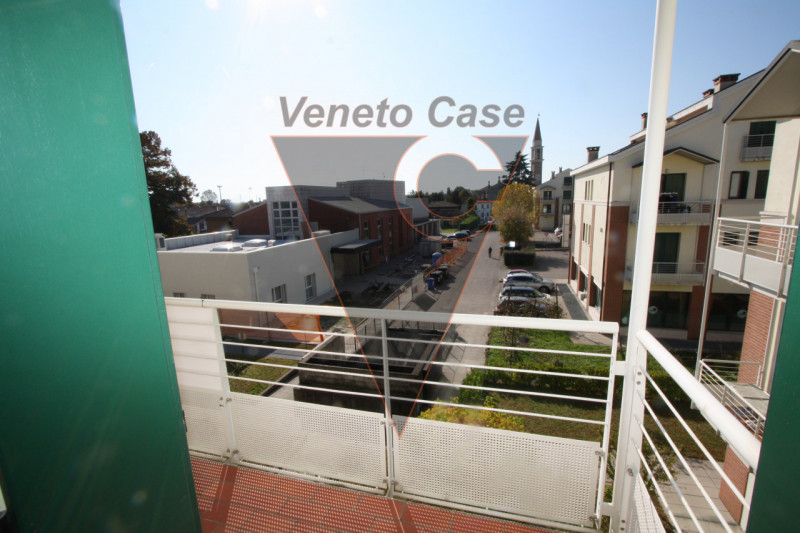 Nel cuore del paese proponiamo appartamento 3 camere al secondo piano con ascensore dalle metratu...