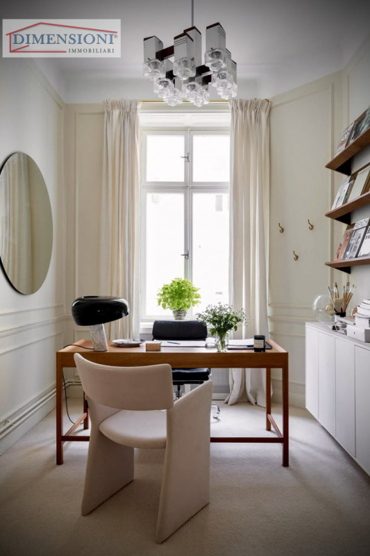 ABANO TERME  Zona Duomo in contesto di sole 6 unità, vendesi ufficio al primo piano, caratterizza...