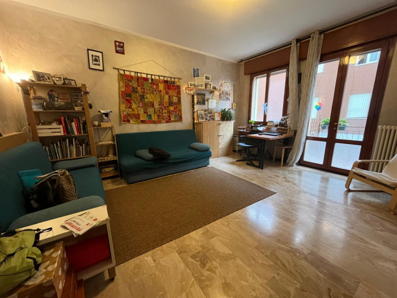 ARCELLA-SAN BELLINO

Proponiamo in vendita un appartamento posto al primo piano, di una palazzina...