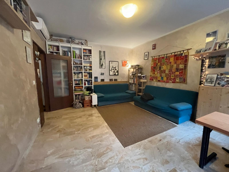 ARCELLA-SAN BELLINO

Proponiamo in vendita un appartamento posto al primo piano, di una palazzina...