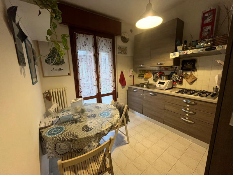 ARCELLA-SAN BELLINO

Proponiamo in vendita un appartamento posto al primo piano, di una palazzina...