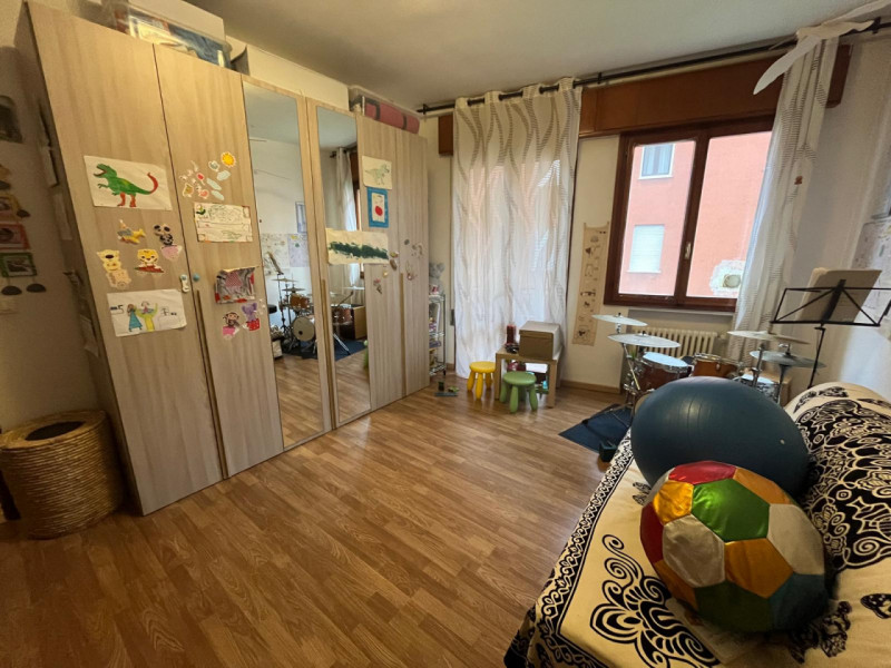 ARCELLA-SAN BELLINO

Proponiamo in vendita un appartamento posto al primo piano, di una palazzina...