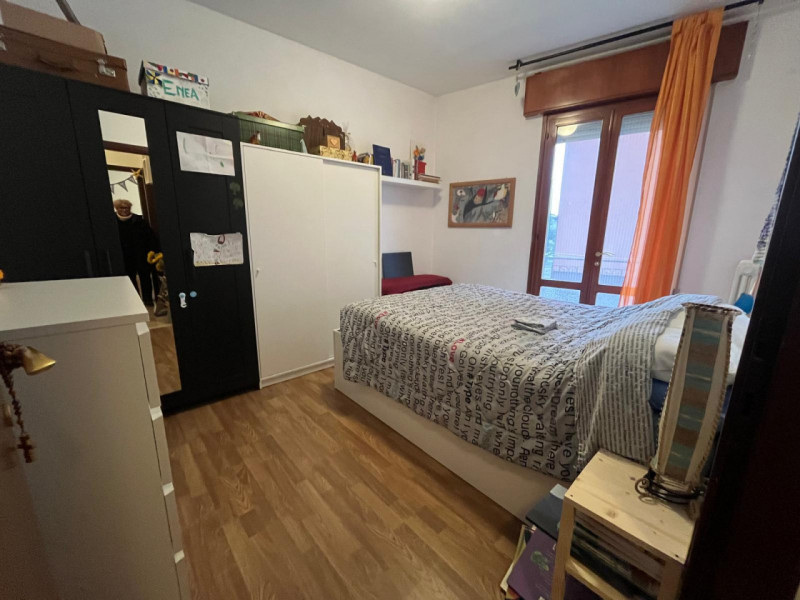 ARCELLA-SAN BELLINO

Proponiamo in vendita un appartamento posto al primo piano, di una palazzina...