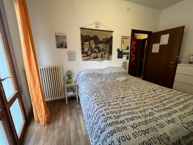 ARCELLA-SAN BELLINO

Proponiamo in vendita un appartamento posto al primo piano, di una palazzina...