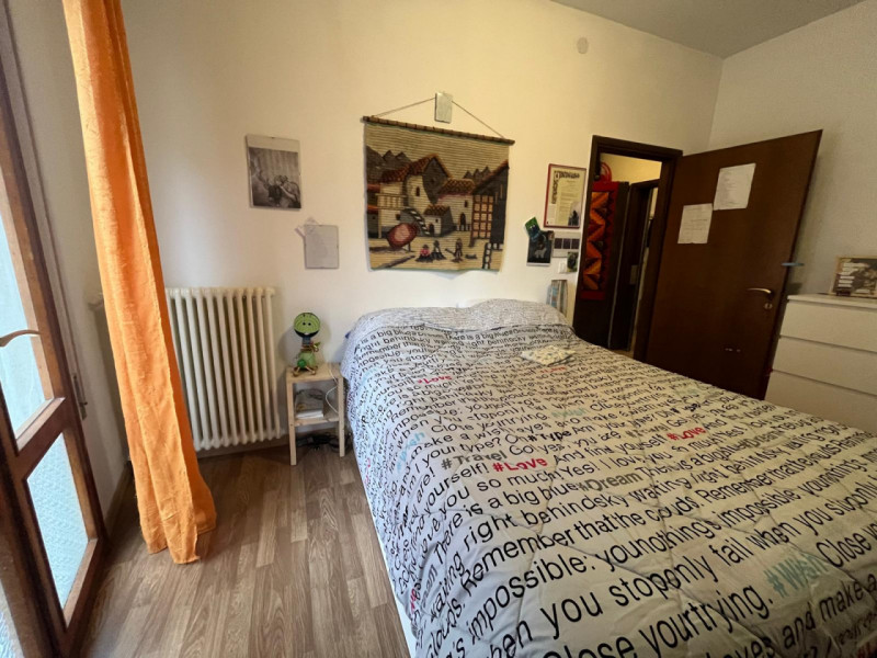 ARCELLA-SAN BELLINO

Proponiamo in vendita un appartamento posto al primo piano, di una palazzina...